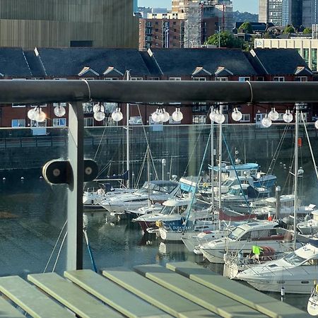 Elegant And Bright Seaside Apt In Swansea Marina ภายนอก รูปภาพ
