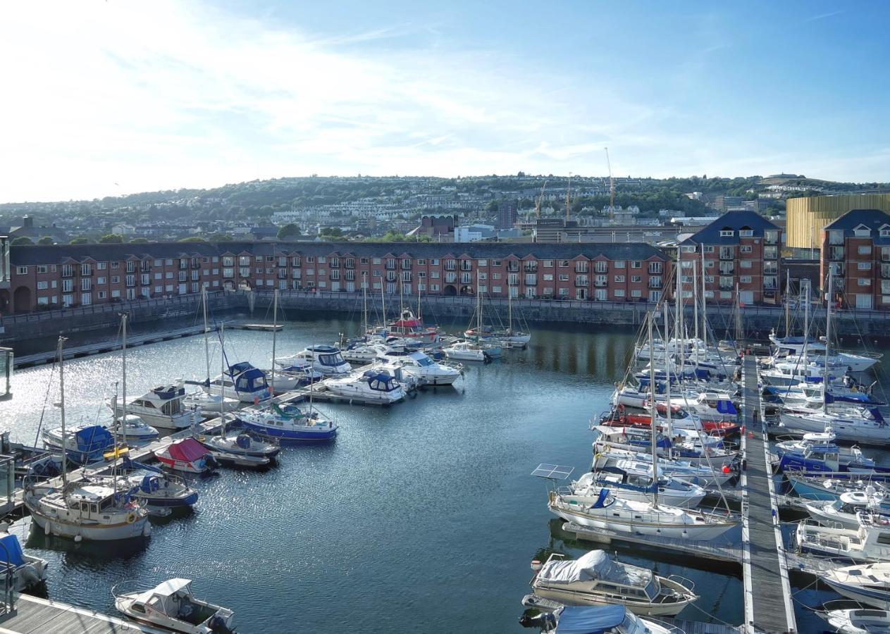 Elegant And Bright Seaside Apt In Swansea Marina ภายนอก รูปภาพ