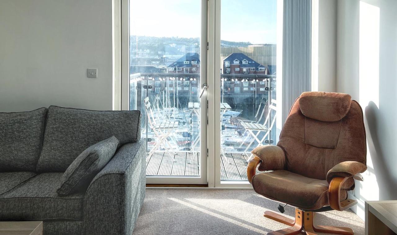 Elegant And Bright Seaside Apt In Swansea Marina ภายนอก รูปภาพ