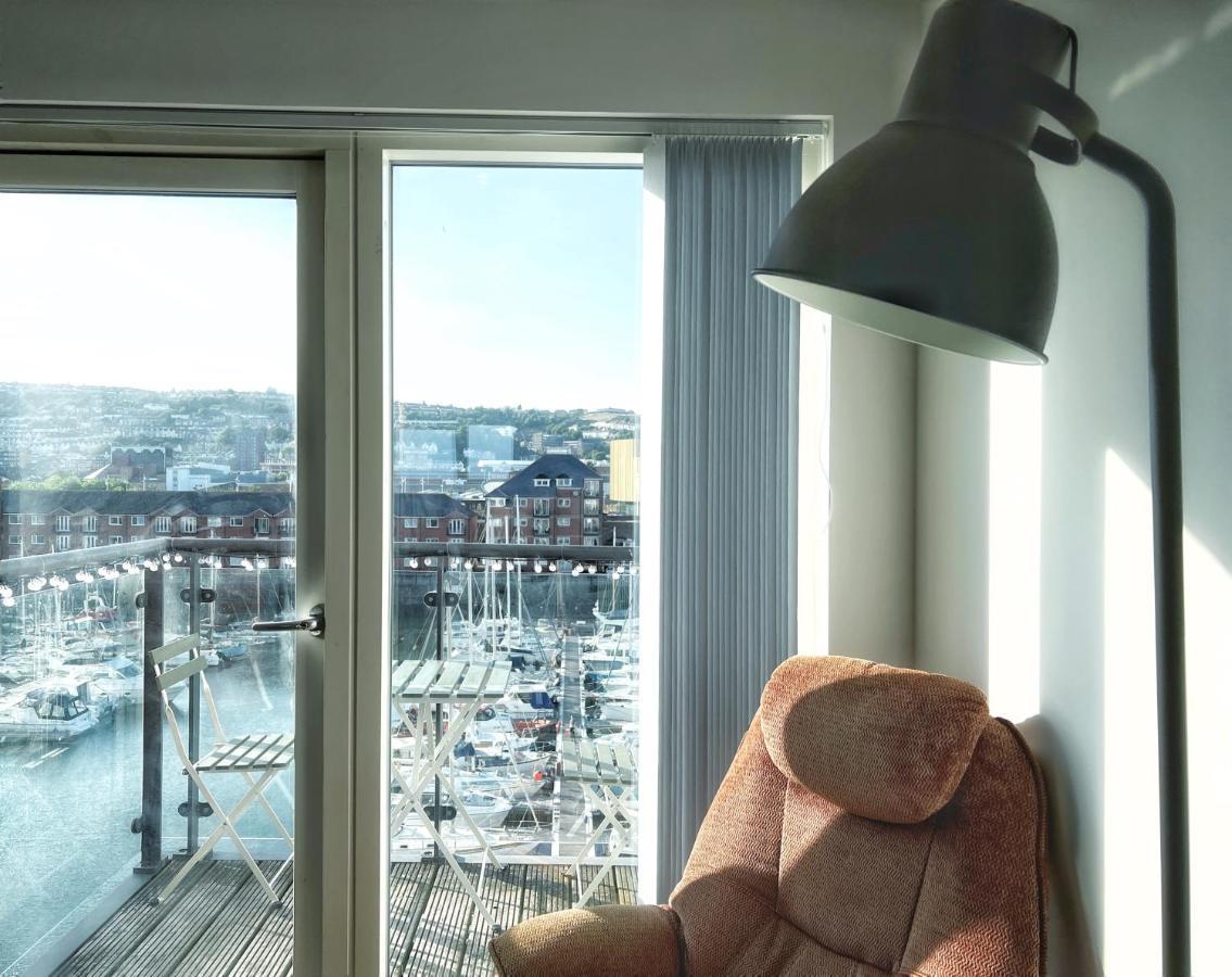 Elegant And Bright Seaside Apt In Swansea Marina ภายนอก รูปภาพ