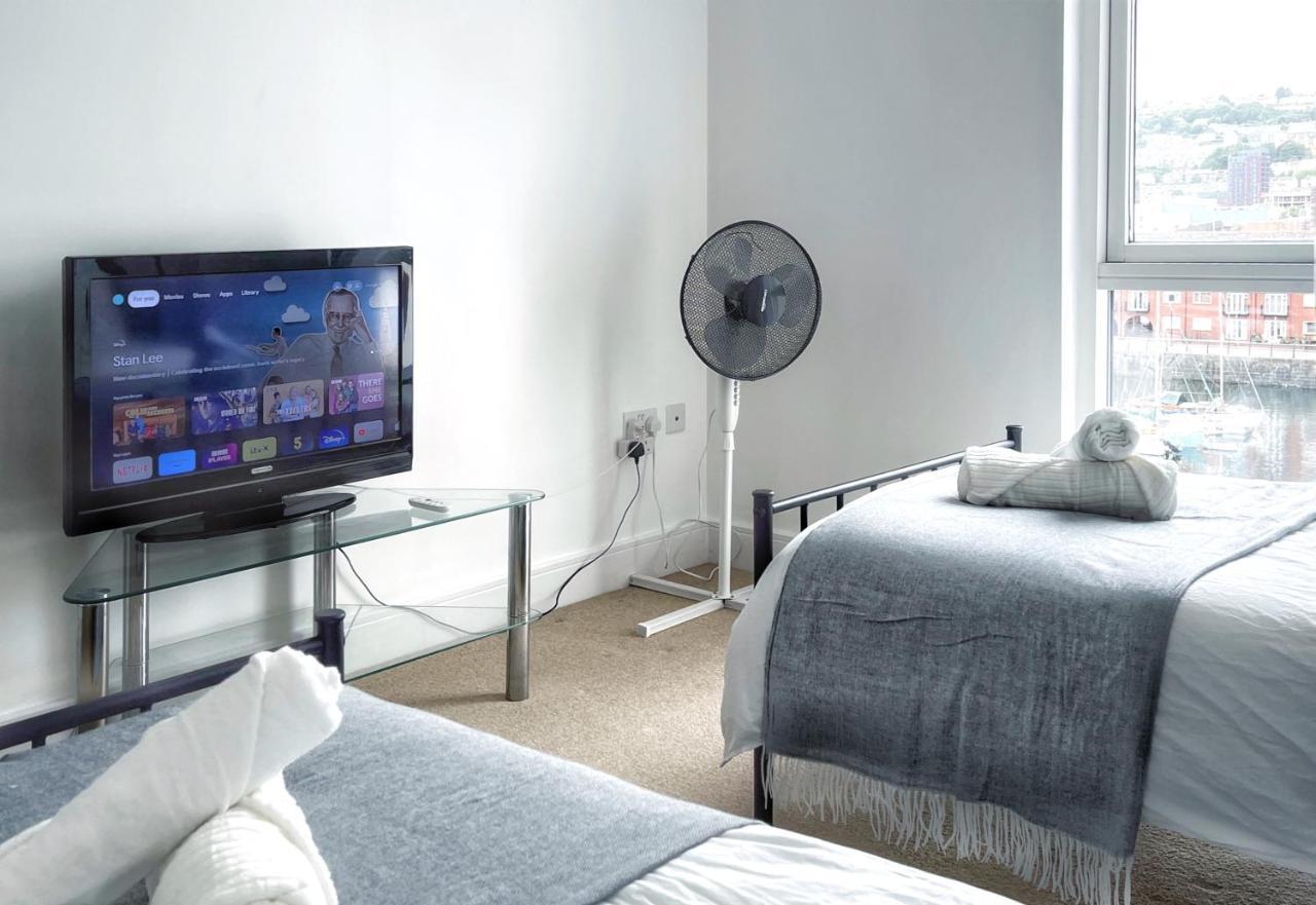 Elegant And Bright Seaside Apt In Swansea Marina ภายนอก รูปภาพ
