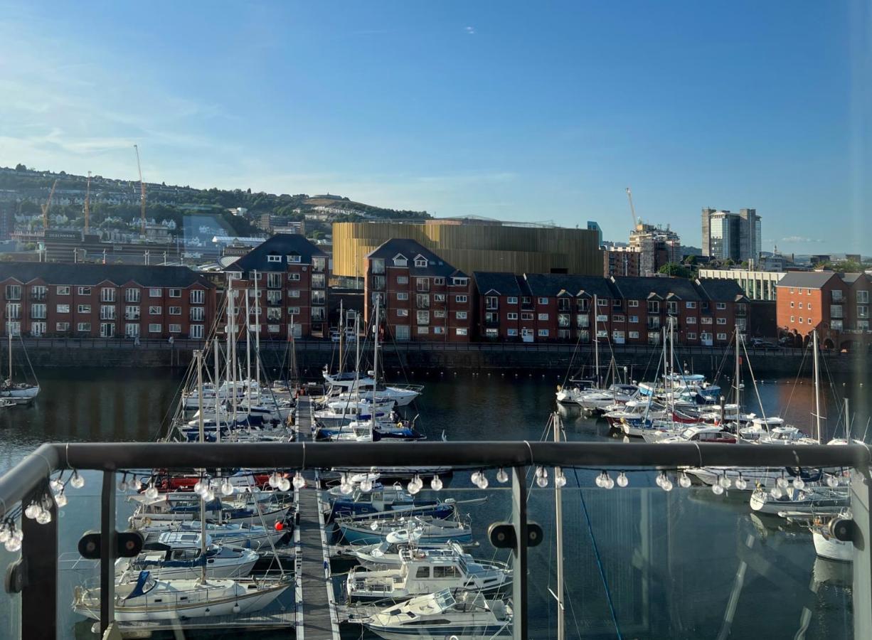 Elegant And Bright Seaside Apt In Swansea Marina ภายนอก รูปภาพ
