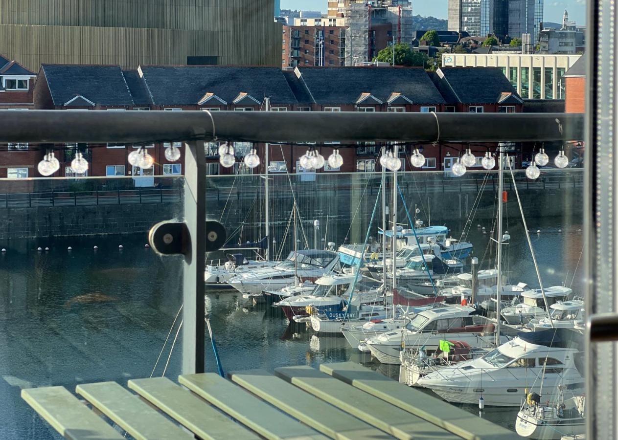 Elegant And Bright Seaside Apt In Swansea Marina ภายนอก รูปภาพ