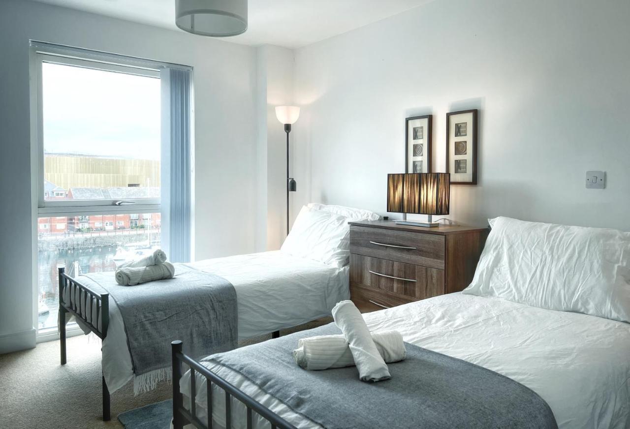 Elegant And Bright Seaside Apt In Swansea Marina ภายนอก รูปภาพ